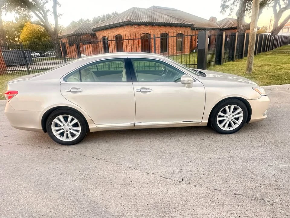 2011 Lexus ES 4th Gen - Image 5 of 12