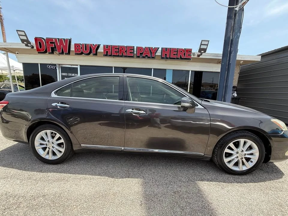 2011 Lexus ES 4th Gen - Image 2 of 11