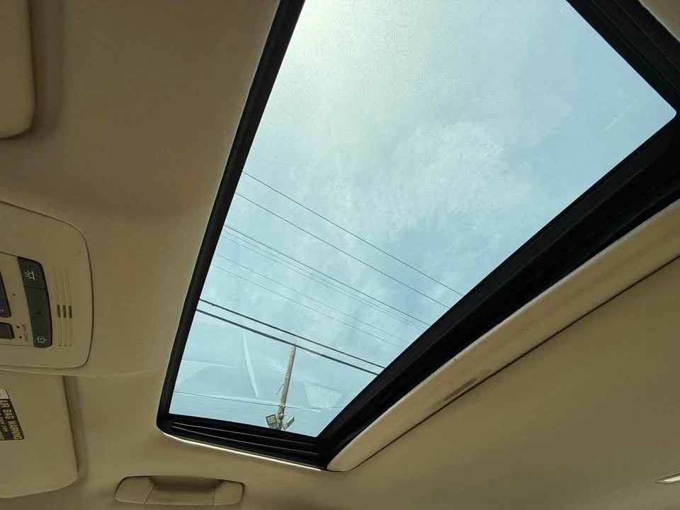 2011 Lexus ES 4th Gen - Image 5 of 11