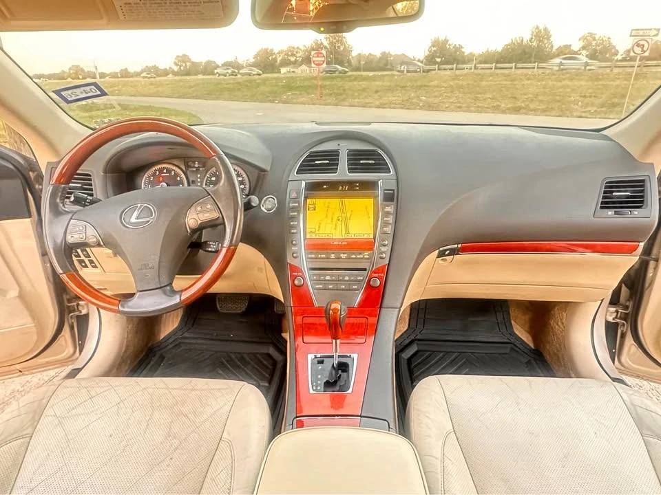 2011 Lexus ES 4th Gen - Image 11 of 12