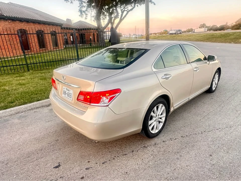 2011 Lexus ES 4th Gen - Image 6 of 12