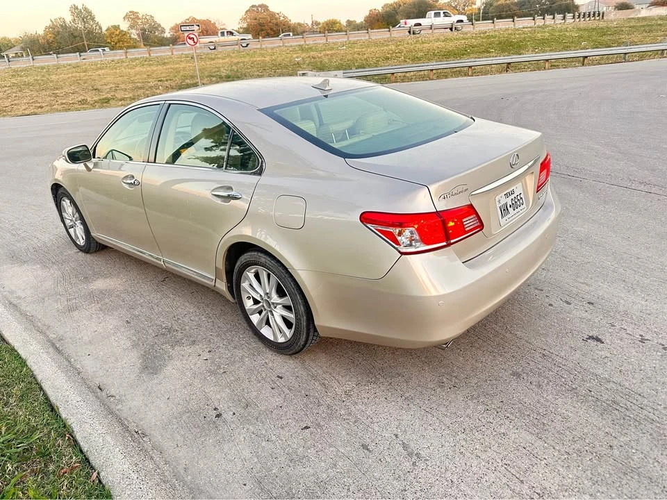 2011 Lexus ES 4th Gen - Image 3 of 12