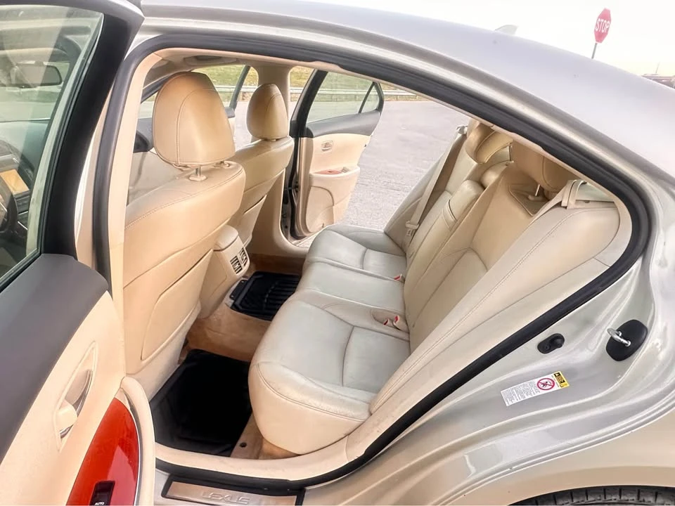 2011 Lexus ES 4th Gen - Image 8 of 12