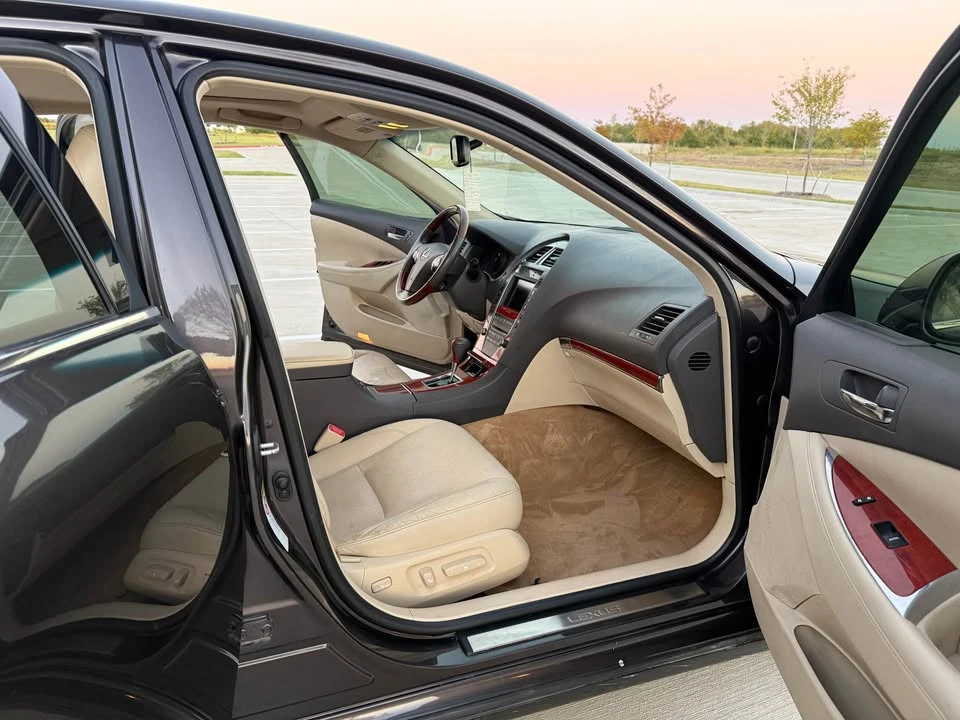 2011 Lexus ES 4th Gen - Image 14 of 20