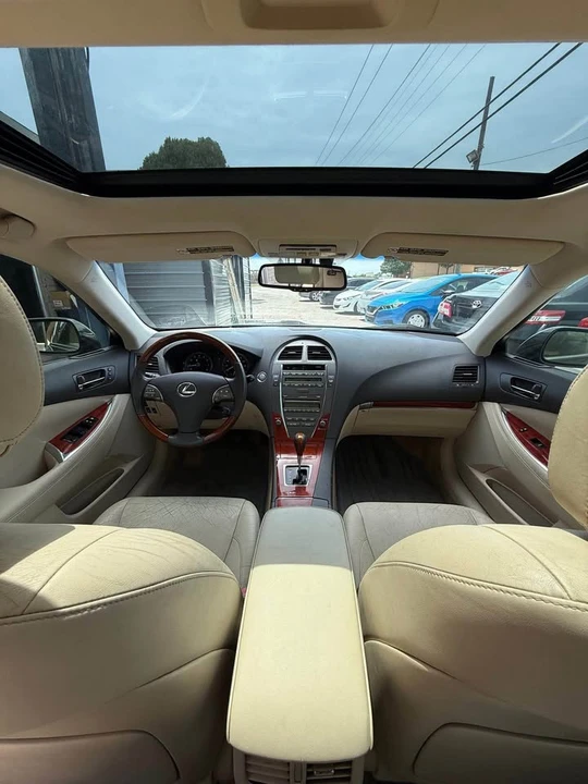 2011 Lexus ES 4th Gen - Image 4 of 11