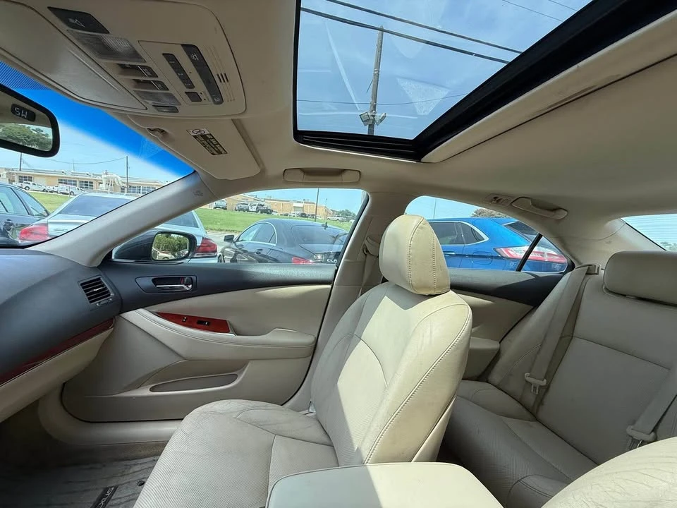 2011 Lexus ES 4th Gen - Image 9 of 11