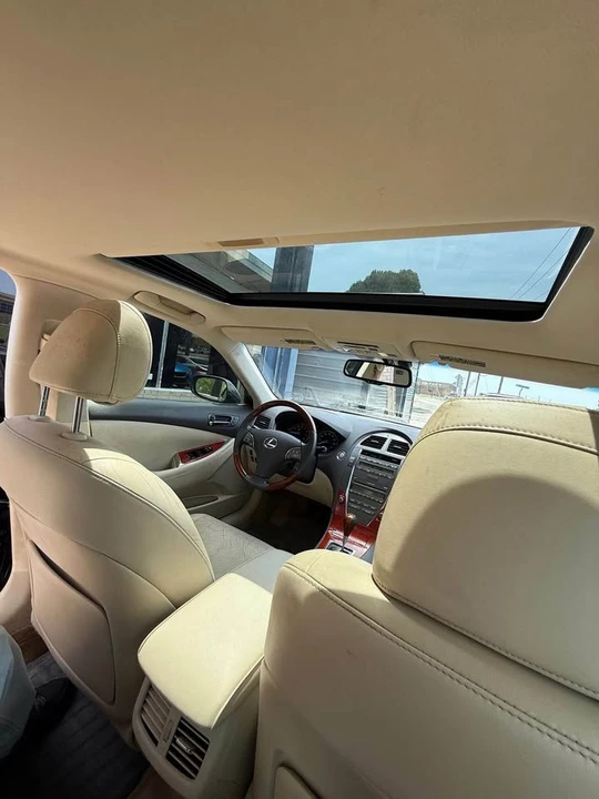 2011 Lexus ES 4th Gen - Image 7 of 11