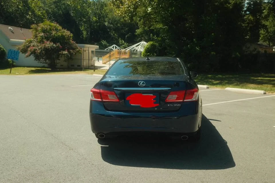 2011 Lexus ES 4th Gen - Image 3 of 15