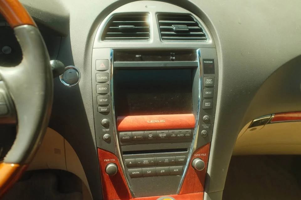 2011 Lexus ES 4th Gen - Image 14 of 15