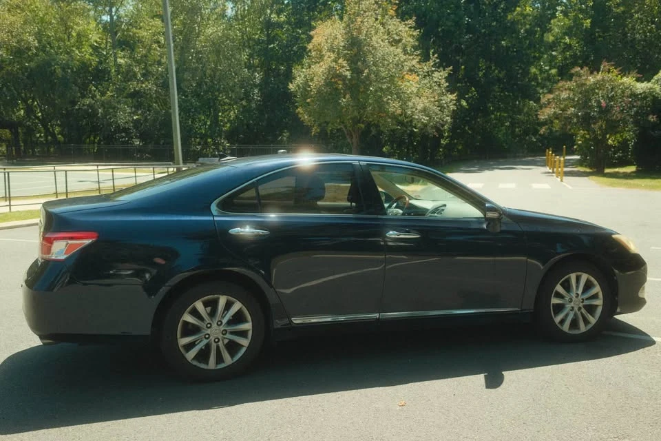 2011 Lexus ES 4th Gen - Image 2 of 15