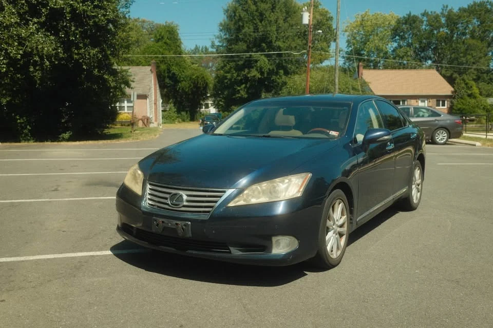 2011 Lexus ES 4th Gen - Image 5 of 15