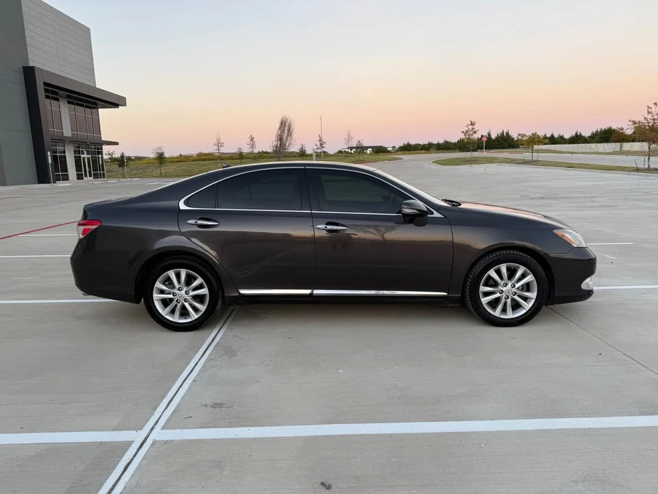 2011 Lexus ES 4th Gen - Image 5 of 20