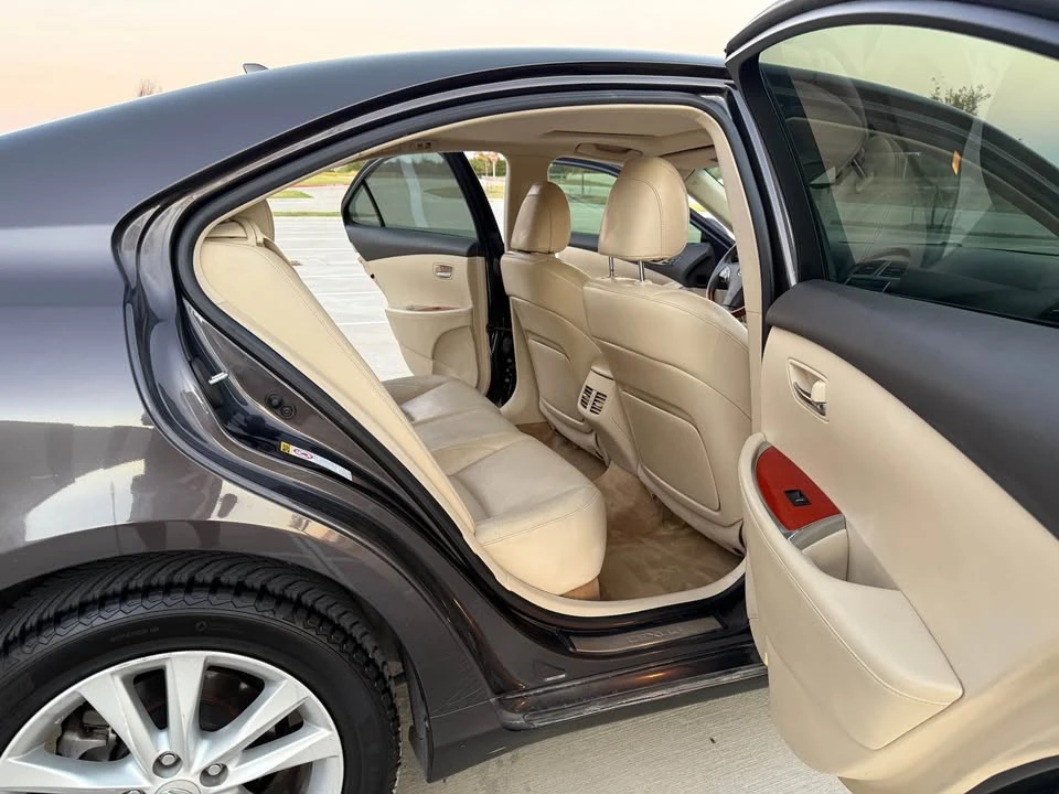 2011 Lexus ES 4th Gen - Image 13 of 20
