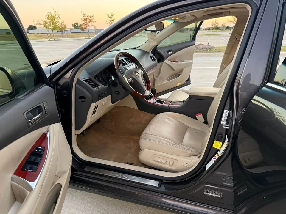 2011 Lexus ES 4th Gen - Image 12 of 20