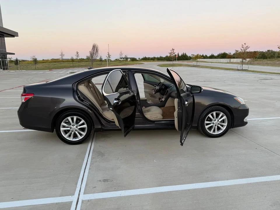 2011 Lexus ES 4th Gen - Image 9 of 20