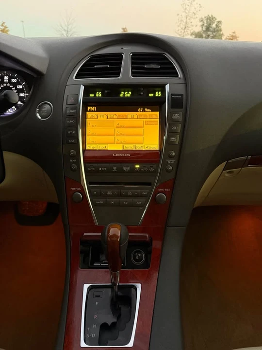 2011 Lexus ES 4th Gen - Image 18 of 20