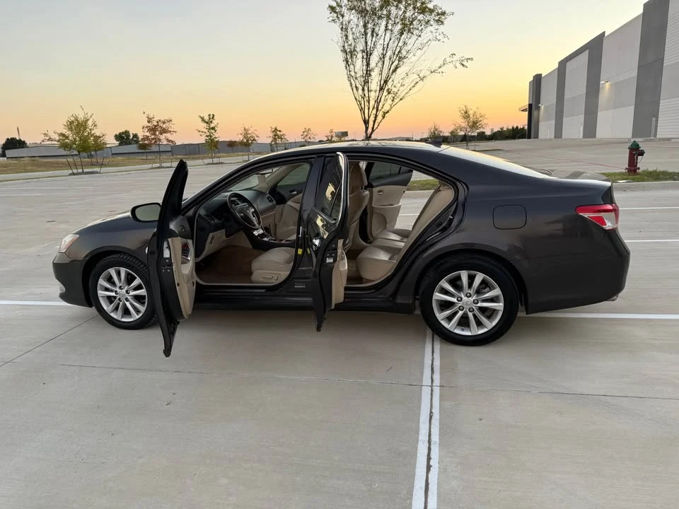 2011 Lexus ES 4th Gen - Image 10 of 20