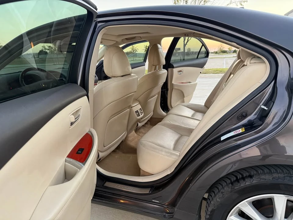 2011 Lexus ES 4th Gen - Image 11 of 20