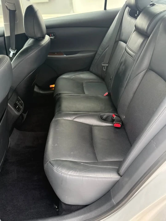 2011 Lexus ES 4th Gen - Image 12 of 20