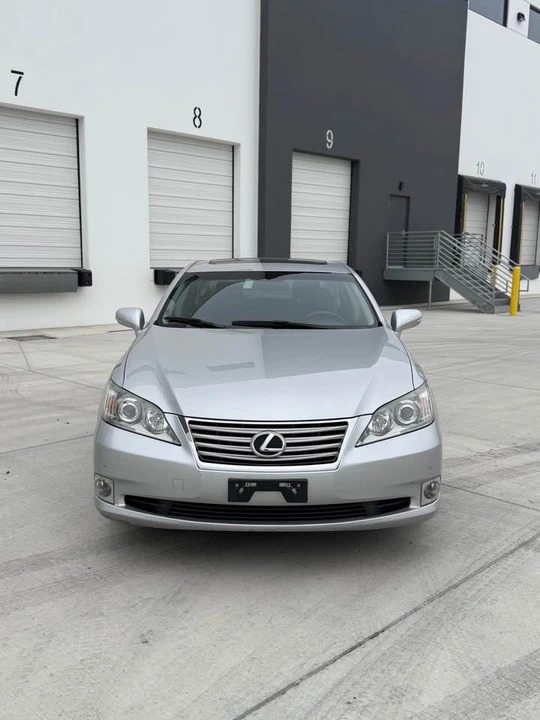 2011 Lexus ES 4th Gen - Image 2 of 20