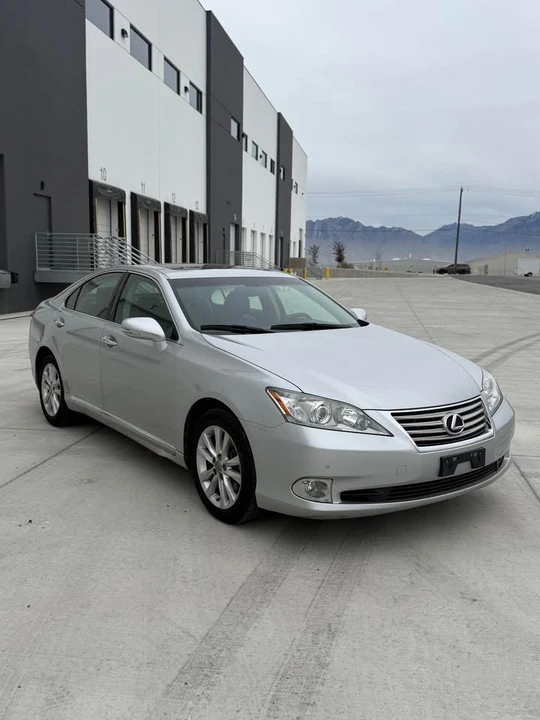 2011 Lexus ES 4th Gen - Image 3 of 20