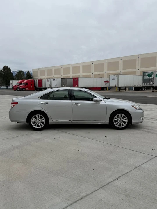 2011 Lexus ES 4th Gen - Image 4 of 20