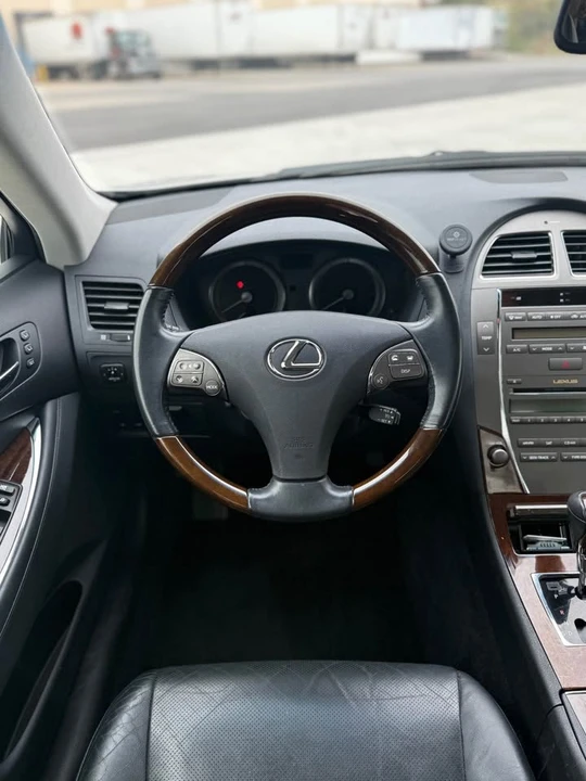 2011 Lexus ES 4th Gen - Image 15 of 20
