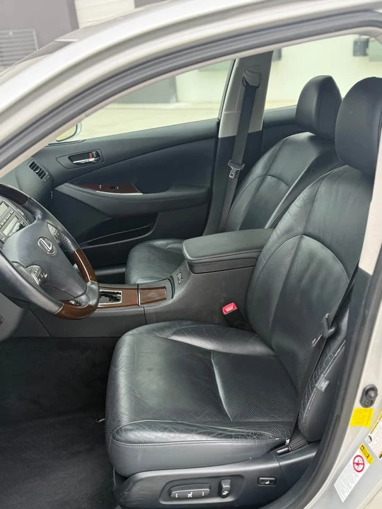 2011 Lexus ES 4th Gen - Image 10 of 20