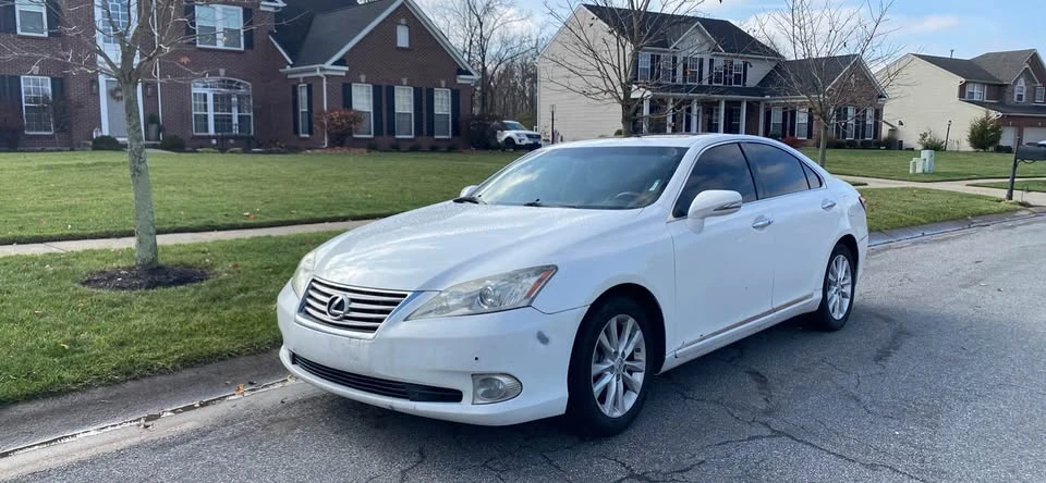 2011 Lexus ES 5th Gen - Image 2 of 10