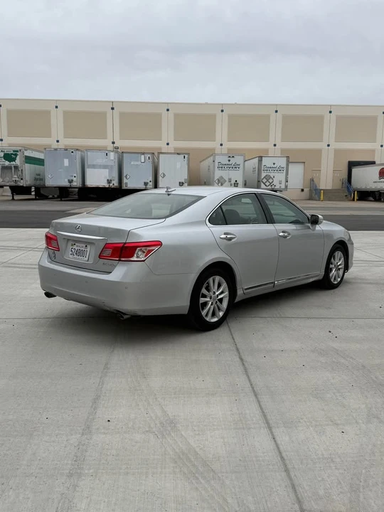 2011 Lexus ES 4th Gen - Image 5 of 20