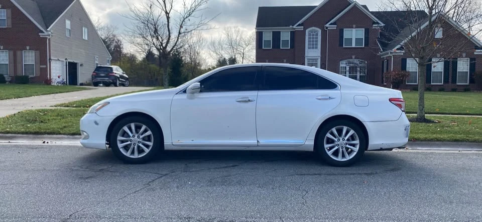 2011 Lexus ES 5th Gen - Image 4 of 10