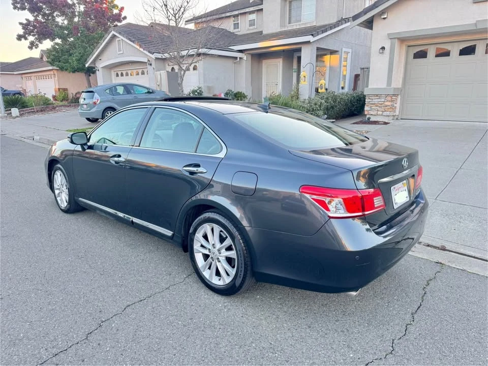 2011 Lexus ES 4th Gen - Image 4 of 8