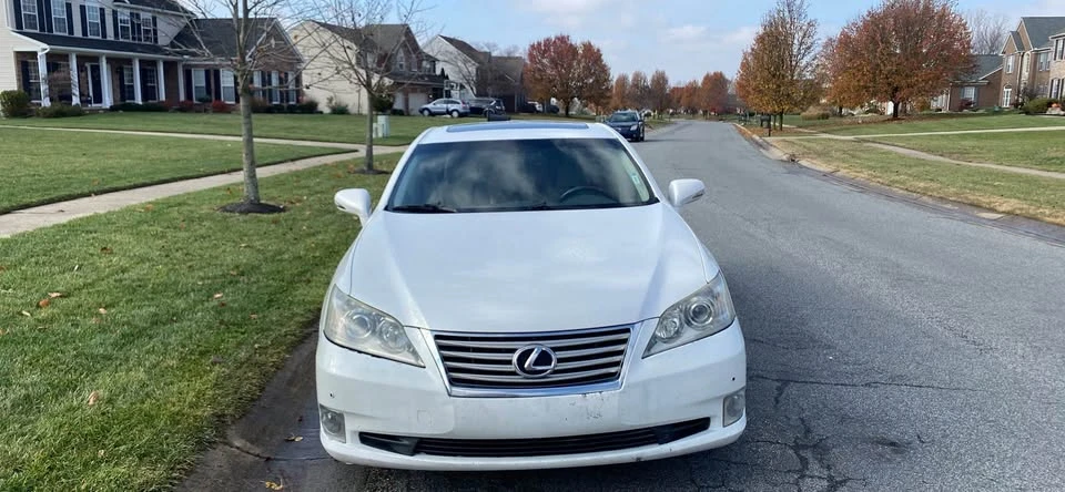 2011 Lexus ES 5th Gen - Image 3 of 10