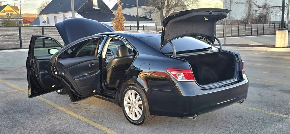 2011 Lexus ES 5th Gen - Image 8 of 19