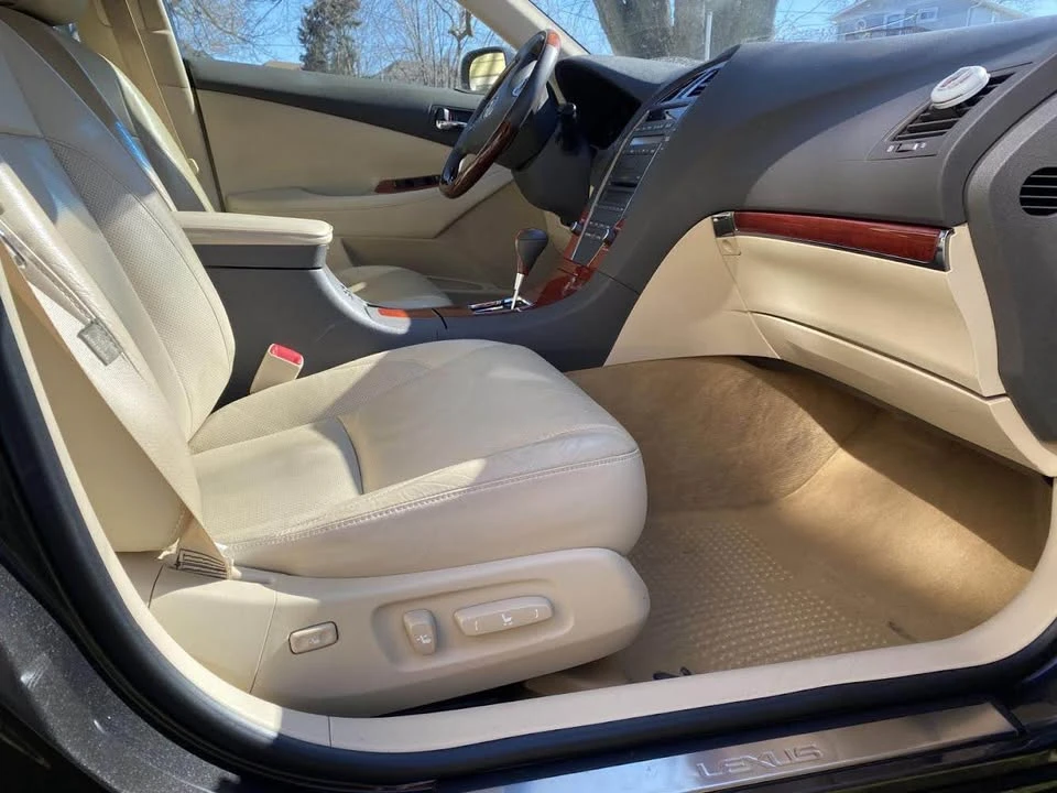 2011 Lexus ES 5th Gen - Image 6 of 12