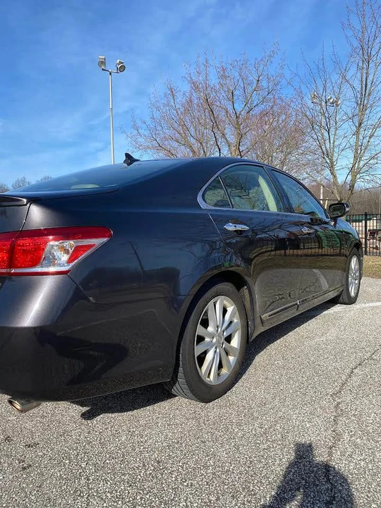 2011 Lexus ES 5th Gen - Image 3 of 12