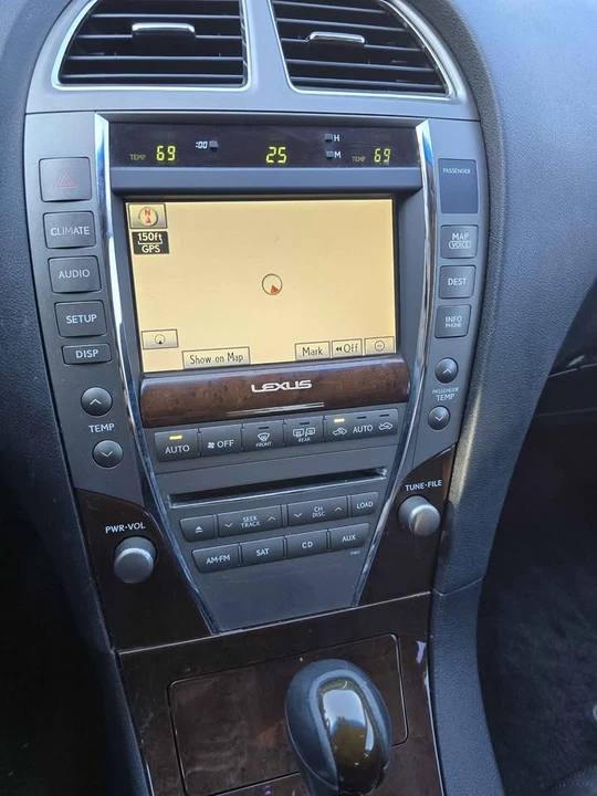 2011 Lexus ES 5th Gen - Image 6 of 8