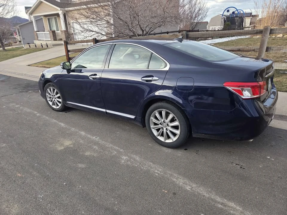 2011 Lexus ES 4th Gen - Image 4 of 8