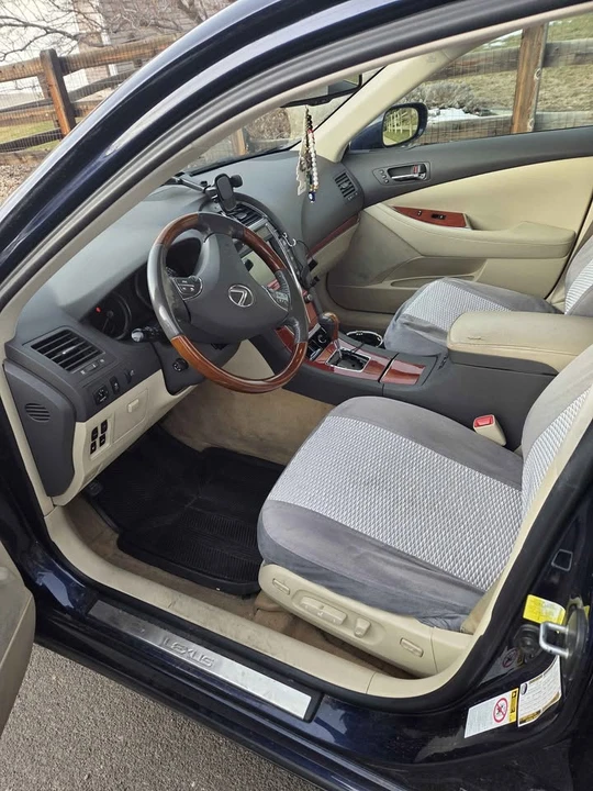 2011 Lexus ES 4th Gen - Image 5 of 8