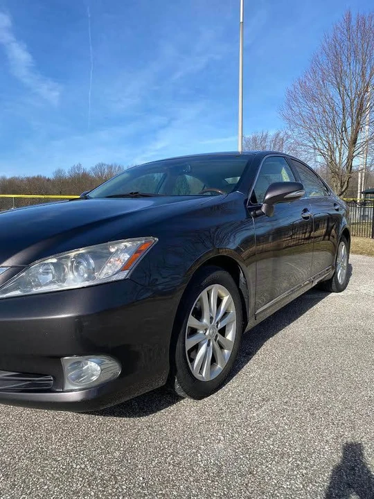 2011 Lexus ES 5th Gen - Image 2 of 12
