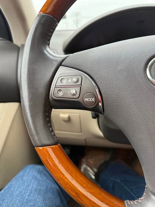 2011 Lexus ES 5th Gen - Image 17 of 20