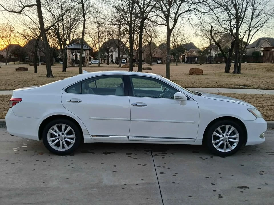 2011 Lexus ES 5th Gen - Image 5 of 15