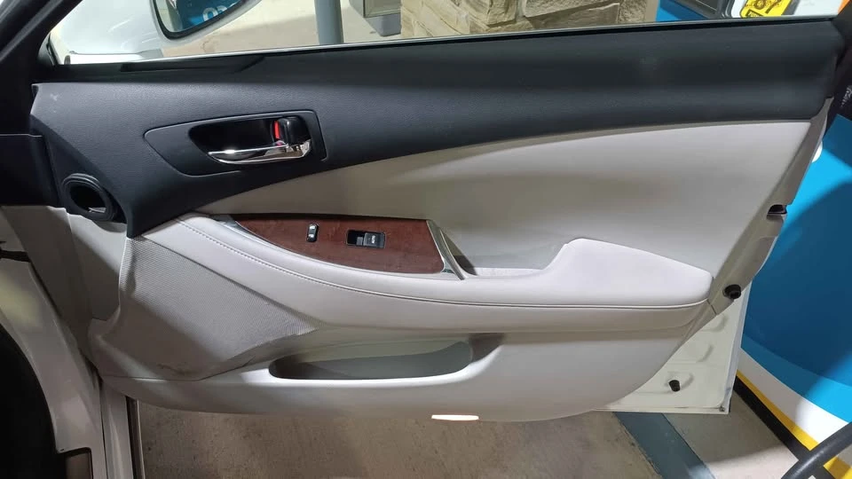 2011 Lexus ES 5th Gen - Image 11 of 15