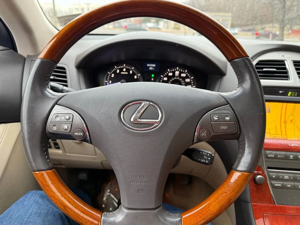 2011 Lexus ES 5th Gen - Image 16 of 20