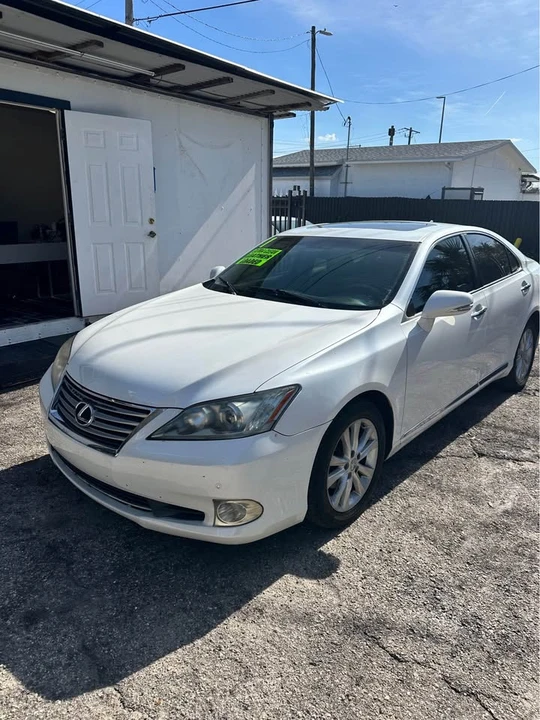2011 Lexus ES 4th Gen - Image 2 of 6
