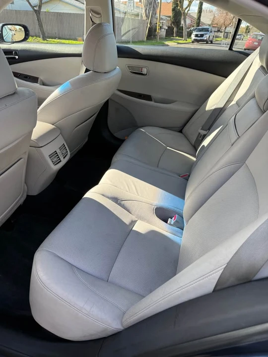 2011 Lexus ES 4th Gen - Image 8 of 8