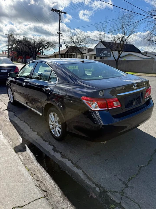 2011 Lexus ES 4th Gen - Image 6 of 8