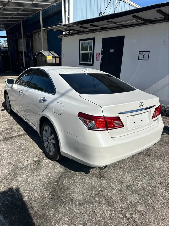 2011 Lexus ES 4th Gen - Image 3 of 6