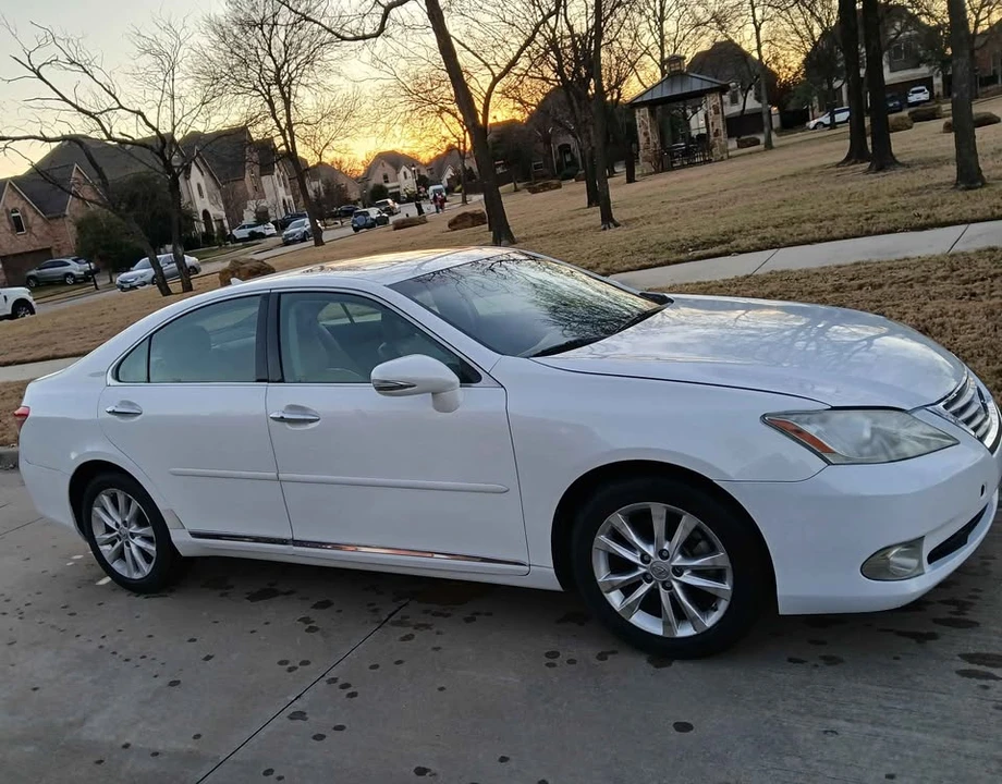 2011 Lexus ES 5th Gen - Image 4 of 15