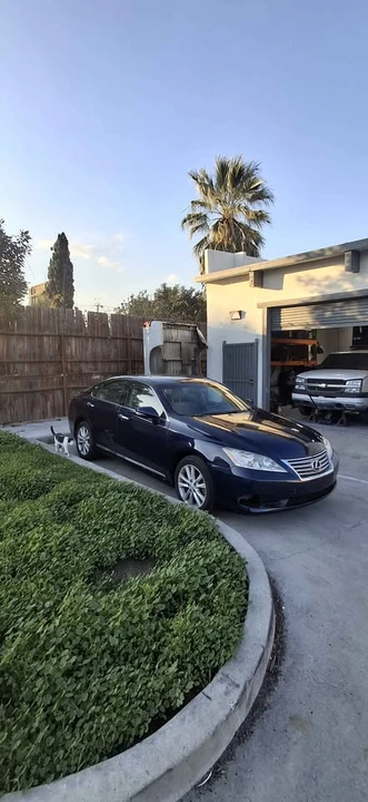 2011 Lexus ES 5th Gen - Image 2 of 9